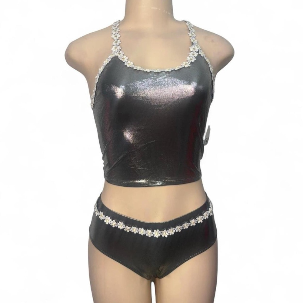 Silver metallic two piece set with daisy floral details - Picture 1 of 7